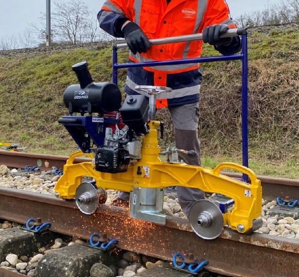 RAIL PROFILE GRINDING MACHINE WITH PETROL ENGINE