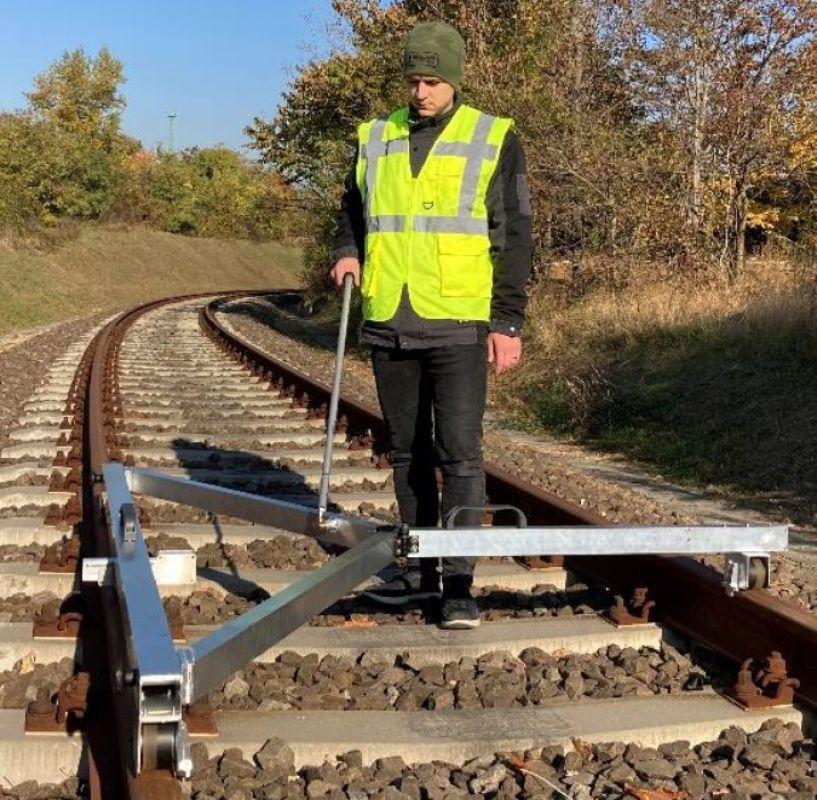 HAND PUSHED DIGITAL TROLLEY FOR VERSINE MEASUREMENT