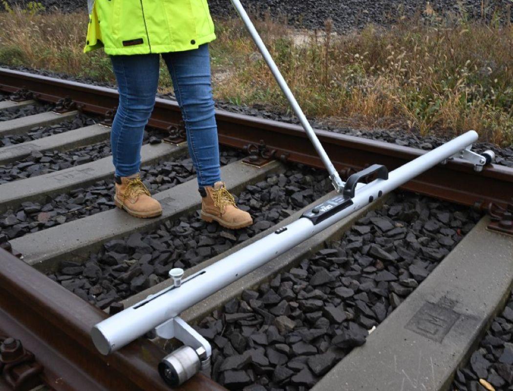 DIGITAL TRACK & SWITCH GEOMETRY MEASURING TROLLEY